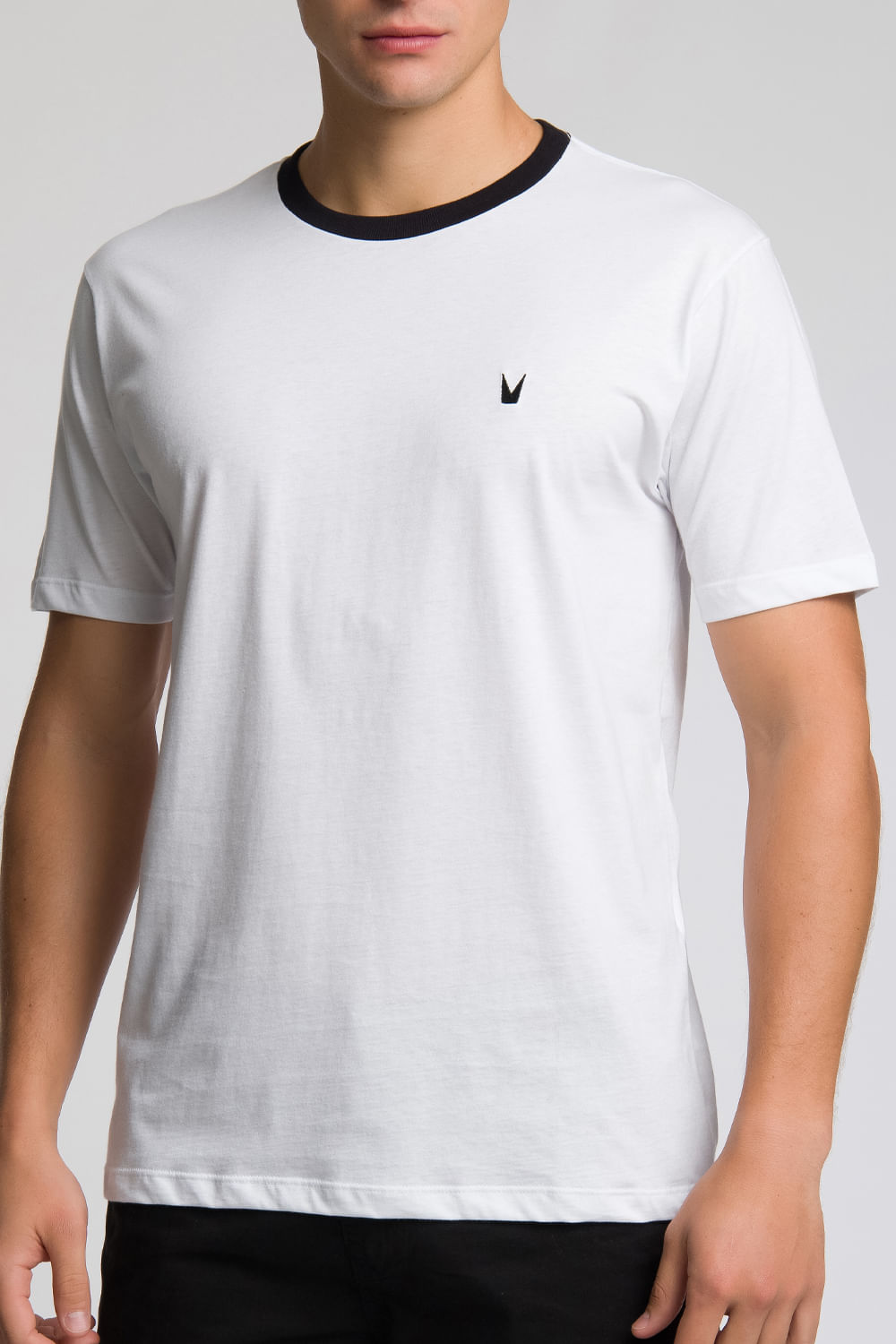 bordar gola de camiseta